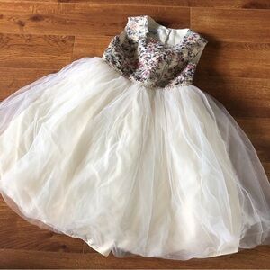 Pippa & Julie cream floral embroidered formal dress in size 6